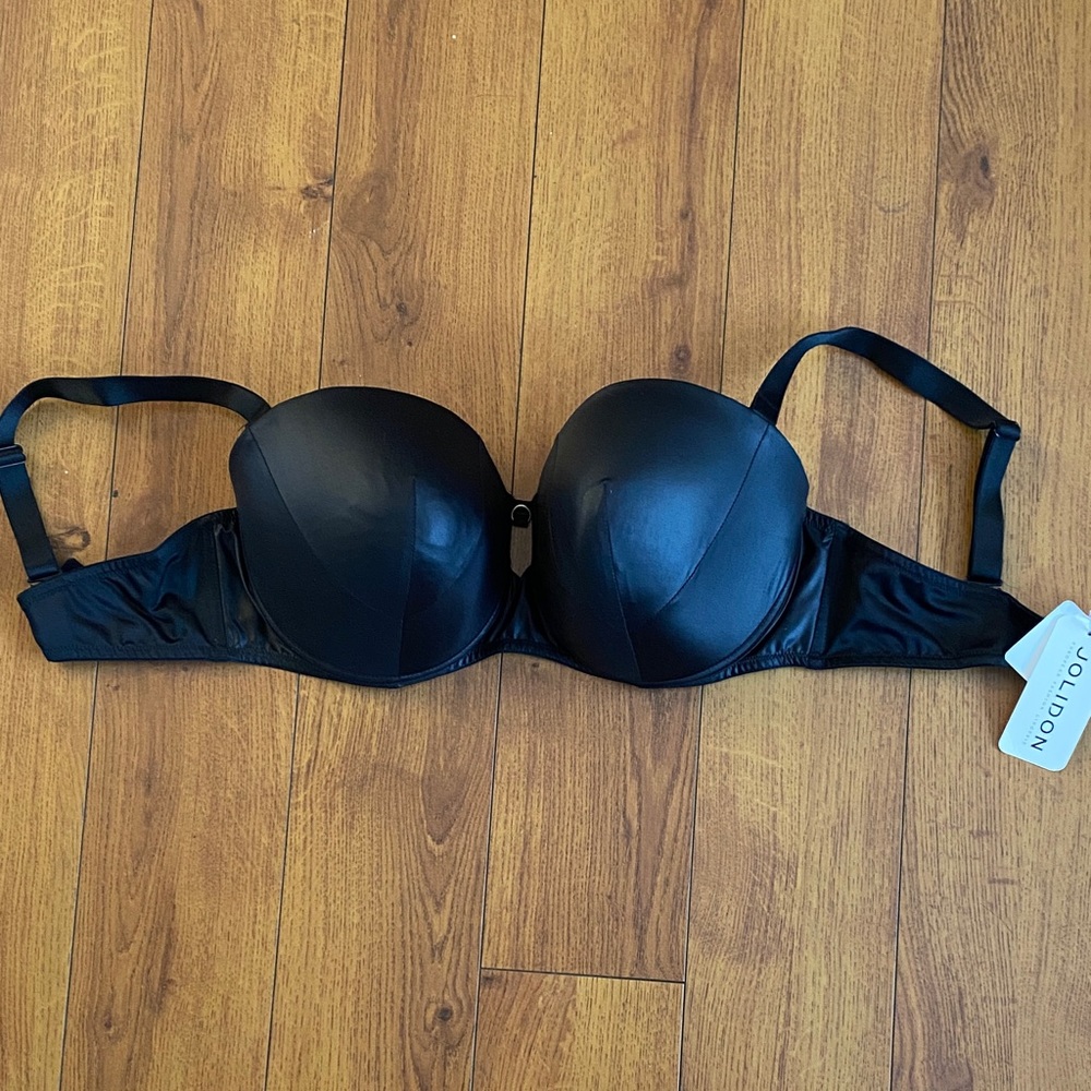 Elegant Black Strapless Bra